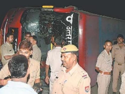Volvo bus accident in kanpur,2 people died