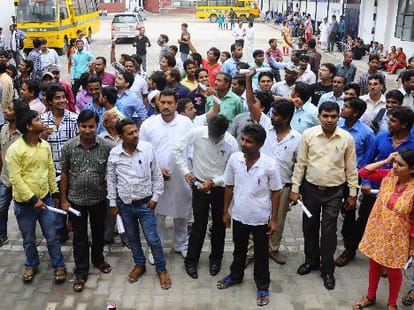 Applicants make ruckus before net exam.