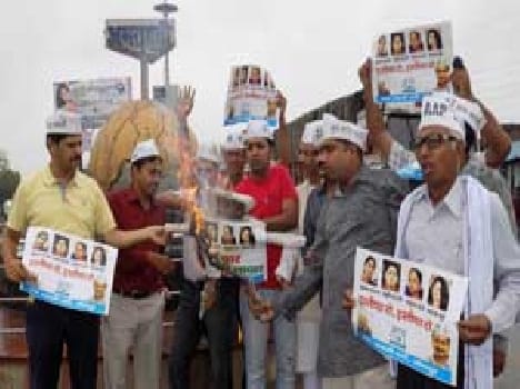 Ministers accused the party of the common man blew mannequin
