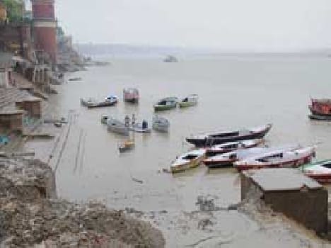 In the water level of Kashi in the Ganga increase