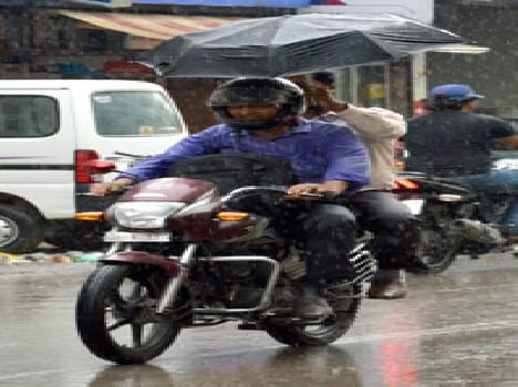 The first rain became a pit at the city's roads