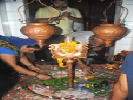 Sompradosh devotees descended on the Shiwalyon