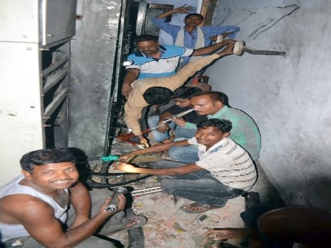 Half of the city power failure , people Bradhke
