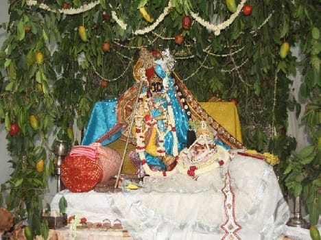 adhikmas programs in radhavallabh temple