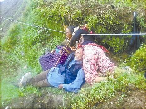 three family member died by electric current.