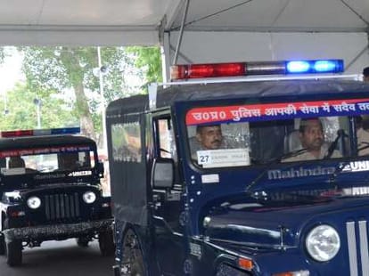 up police personals arrested taking extortionin noida