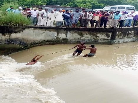 Zombies Diver Looking at the canal shedding saved