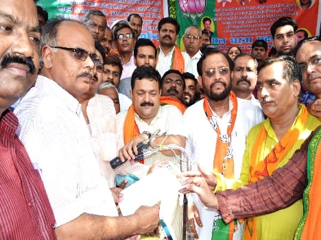 Roared on law and order collapsed BJP