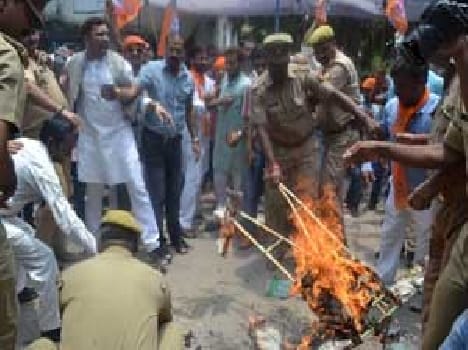 BJP blew effigy of CM