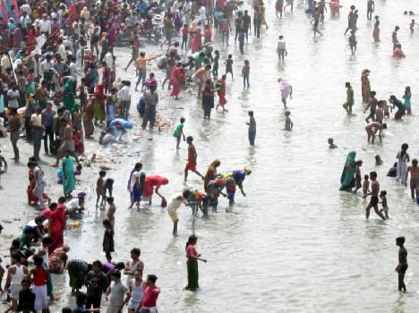 Adimas Purnima Ganga descended to bathe faithful