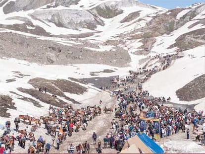 amarnath yatra begins, HM rajnath singh visits holy cave
