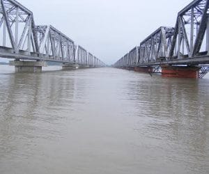 intercity express stuck in bridge in lucknow