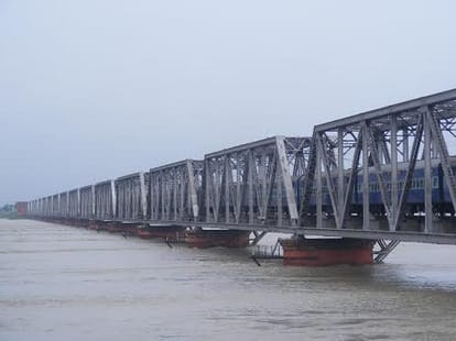 intercity express stuck in bridge in lucknow