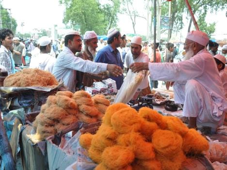 In the lively town of Ramadan, came dressed Market.
