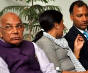 on birthday administrator solanki gives gifts to industrial world