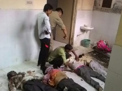 Truck hits tempo,8 people died