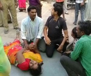 Truck hits tempo,8 people died