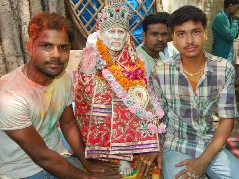 Sai procession with the statue honor life