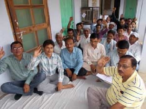 Kiakarmchari sharp movement against Chief Engineer .
