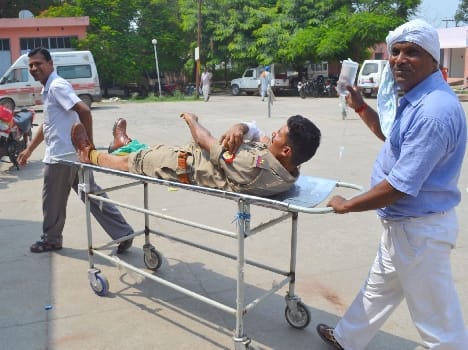 Police car crashed into Tavera, 15 injured