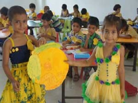 The children observed Mango - Day