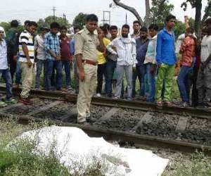 Dead body found near railway track in Ayodhya.