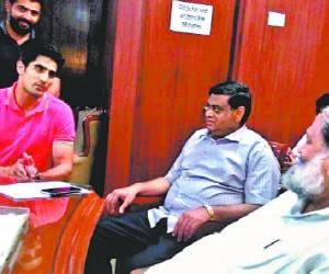 boxer vijendra meet chief minister khattar and sports minister anil vij