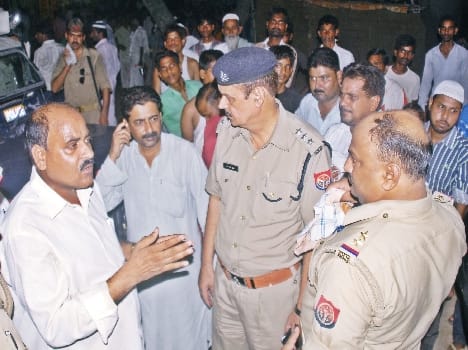 Religion at the site wrangling , the two sides face to face