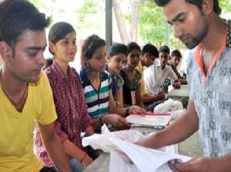 B . Students enrolled in Mus do not want
