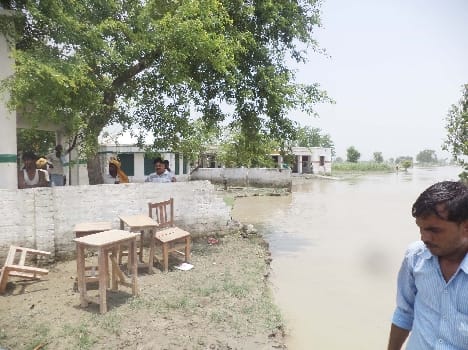 Roads cut , schools Chardiwar Fell , the temple also occupy Ganga