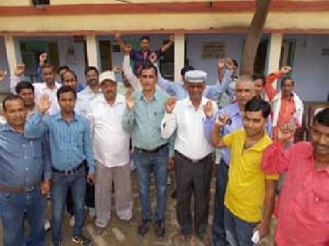 Demands to convince adamant engineer and employee