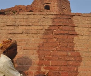 Crack in the wall of world famous Chaukhandi Stupa.