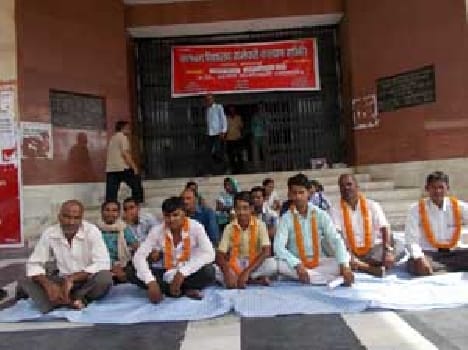 Relay hunger strike picket changed