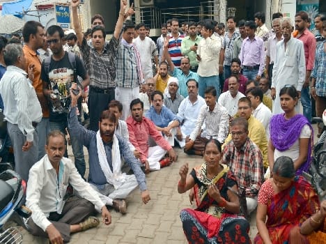 BJP chief gherry police station , sitting on the sit