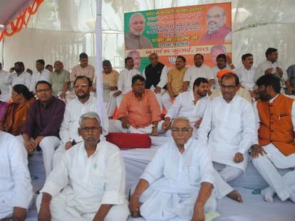 UP BJP shows protest against SP govt.