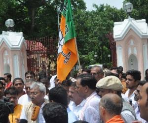UP BJP MPs end its protest.