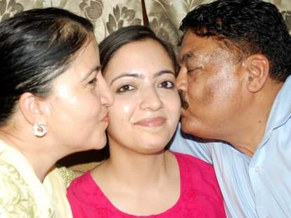 inspector daughter qualified upsc exam.