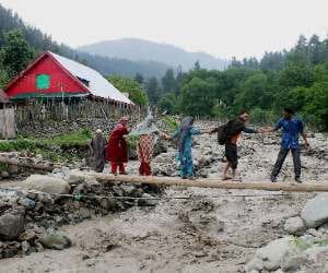 cloud burst in kashmir, one dies