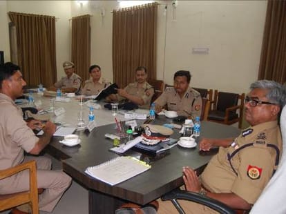 Dgp jagmohan yadav blames officers of up
