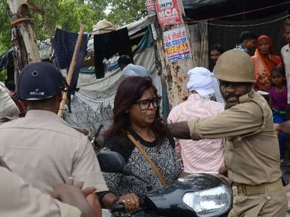 Lathicharge on Gram Rojgar Sevak.