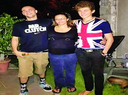 Facebook photo leads mother to abducted son after 15 years - See more at: http://www.mid-day.com/articles/facebook-photo-leads-mother-to-abducted-son-after-15-years/16346161#sthash.kkE0JtQO.dpuf