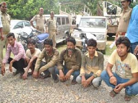 Vehicle thief arrested six members of the gang
