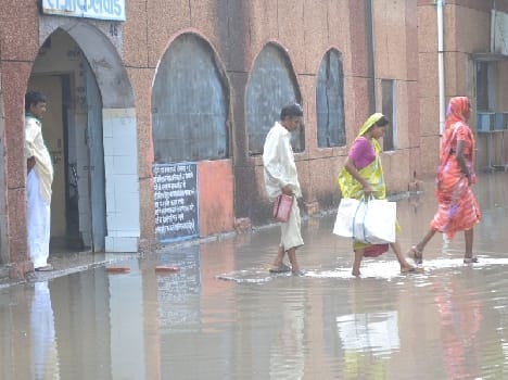 heavy raining, water logging in city