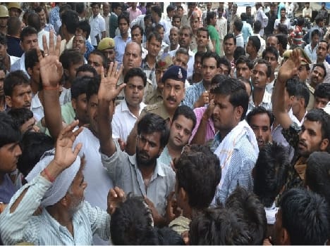 vaternary doctor killers, yet not arrested, villager jam crossing