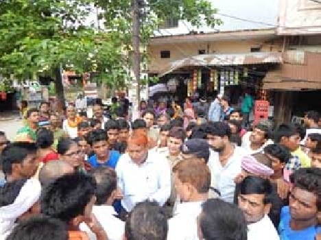 Landed on the street to protest power cuts