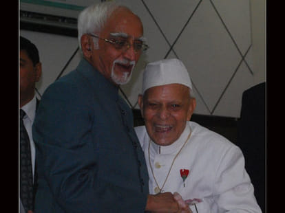 CM akhilesh asks pm modi to ban meat exports