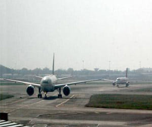 Turkish airplane emergency landing on igi airport delhi