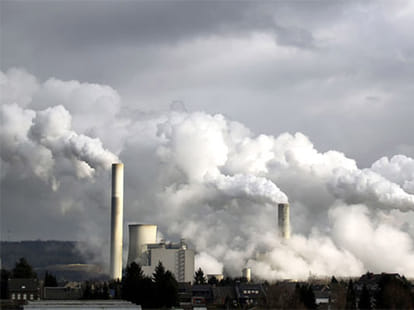 china puts up ads showing environmental problems in India