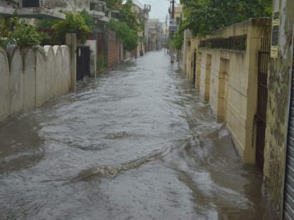 weather update of dehradun.