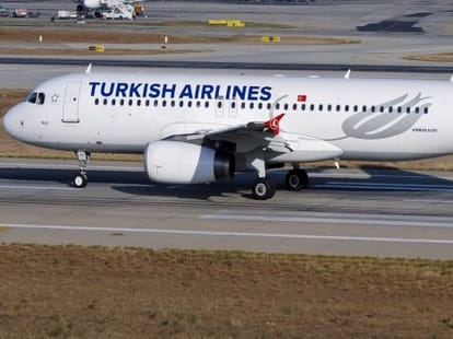 Turkish airplane emergency landing on igi airport delhi
